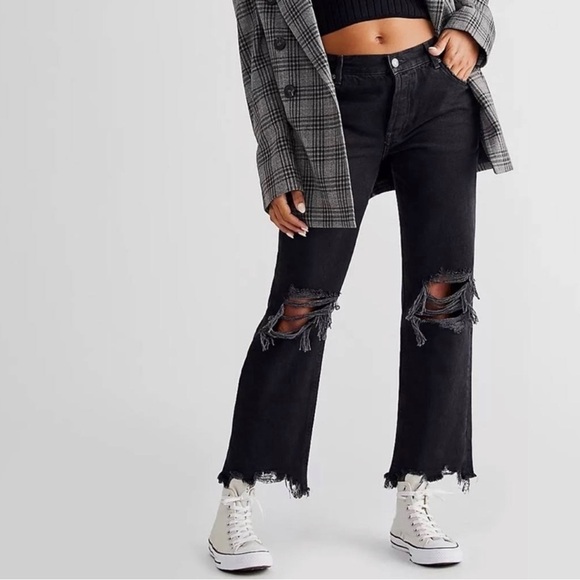 Free People Maggie Mid Rise Fray Cropped Blown Knee Jeans Button Fly Size 26 - Picture 1 of 12